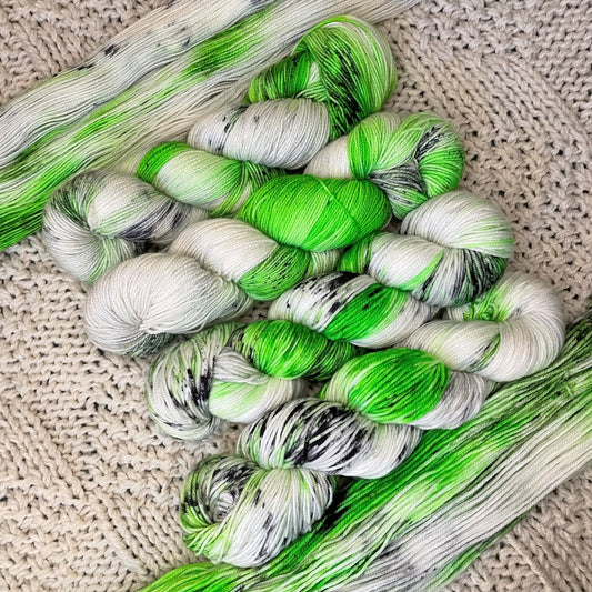 Super Clap - Hand Dyed Hellcat Fingering Weight 80/20 Merino Nylon Yarn, 400 Yards (365 Meters)